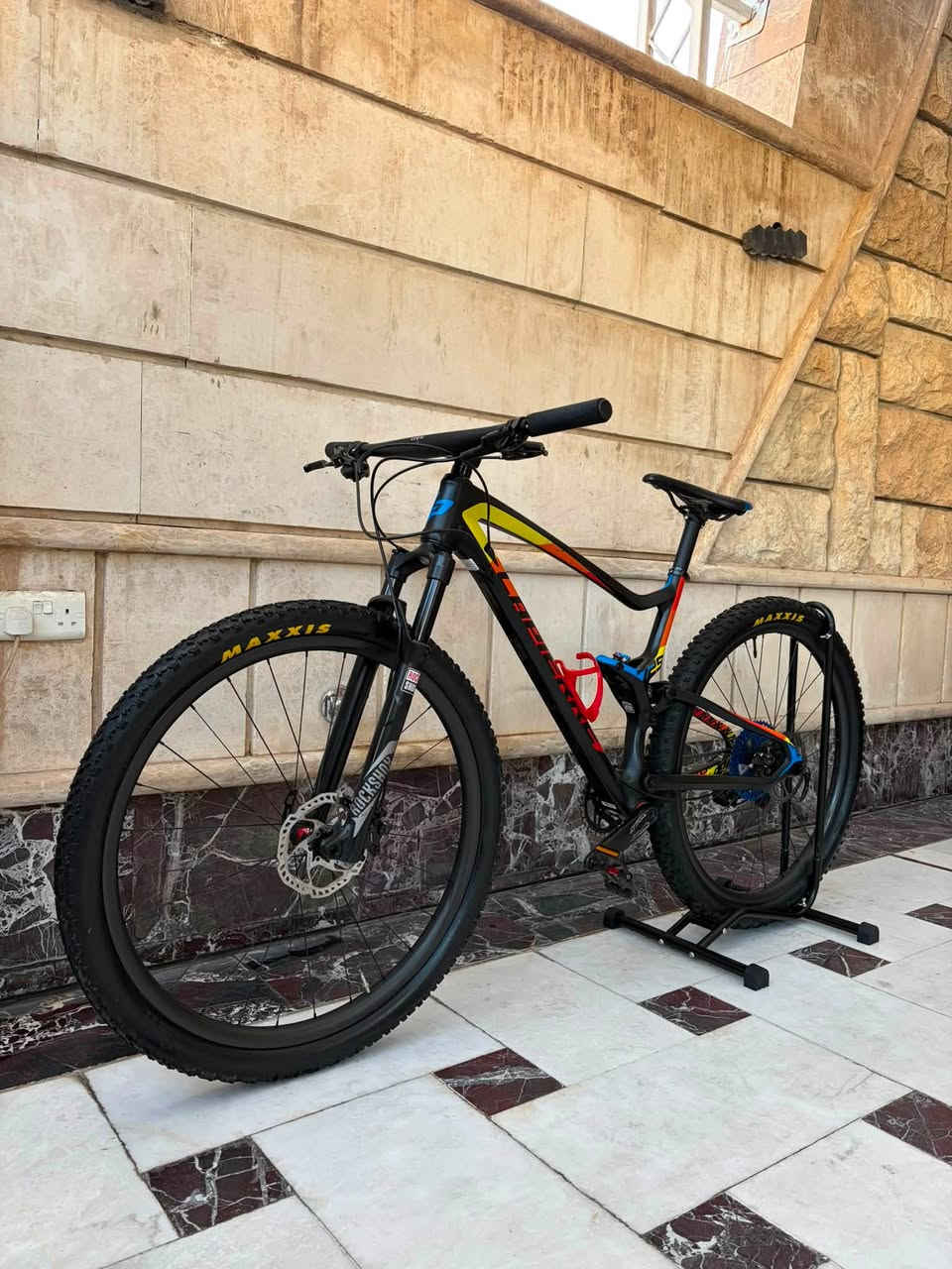 السلام عليكم🌟
للبيع دراجه ماركه LAPIERRE الفرنسيه
حجم الفريم L 
حجم التاير 29 
كروب سيت SRAM SX 
دبل امامي ROCK SHOX 
تحكم بل ستيرن 
دبل وسطي ROCK SHOX
تايرات من شركه MAXXIS 
الامامي MAXXIS ARDENT 
الخلفي MAXXIS FOREKASTER
التايرات بنضام الچوبلس 
سرج من شركه fizik 
بطيخات DT SWISS 240
ستيرن كاربون 
بوري سرج كاربون 
وياله كاربون 

مكاني بغداد زيونة 710📍
للتواصل/***********☎️
