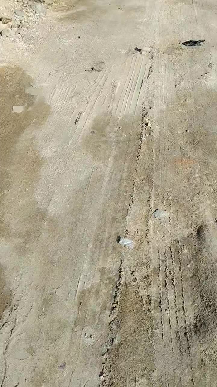 بيت للبيع 200متر منطقه الرجيبه قريب على نفوس جدول الغربي يبعد عن شارع العام  30متر الاستفسار على ***********
