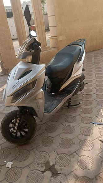 السلام عليكم
دراجه جامبو  للبيع دراجه جاهزه نضافه نفس بصوره كهربايات كلهة شغاله عوزه فقط باتري مفتوحه مره وحده شرط سعرهة 400وبيهة مجال حك الجيه ومو شراي لا يراسلني مكان الدراجه رميثه
وهاذا رقمي لل اتصل 
***********
