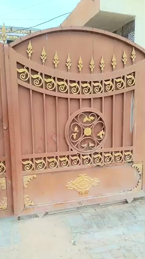 السلام عليكم بيت كامل عوزة بس ارضيه ولبخ 100 متر سند 25 مشمول بل طابو تبليط للباب عنوانه حي الامين الثاني شارع الملعب الثاني بيت كامل كهرباء مجاري ماء للتواصل فقط رقم تلفون ***********
