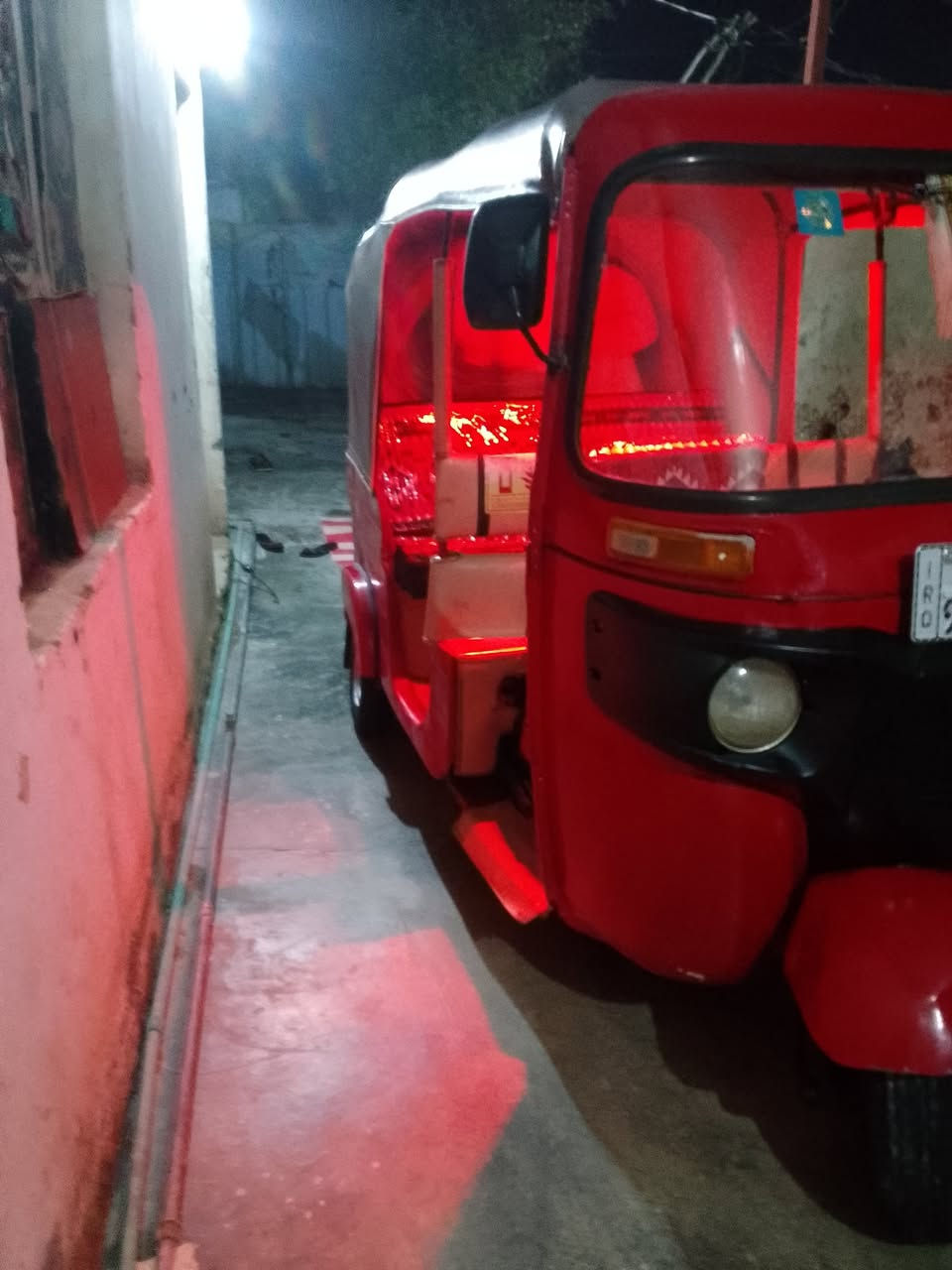 سلام عليكم ورحمته تكتك للبيع موديل 18تخم تاير مصبوغا الجماليه كير واكسل  ومحراك خير من الله العنوان بعقوبا  المفراك  الاتصال على الرقم***********
