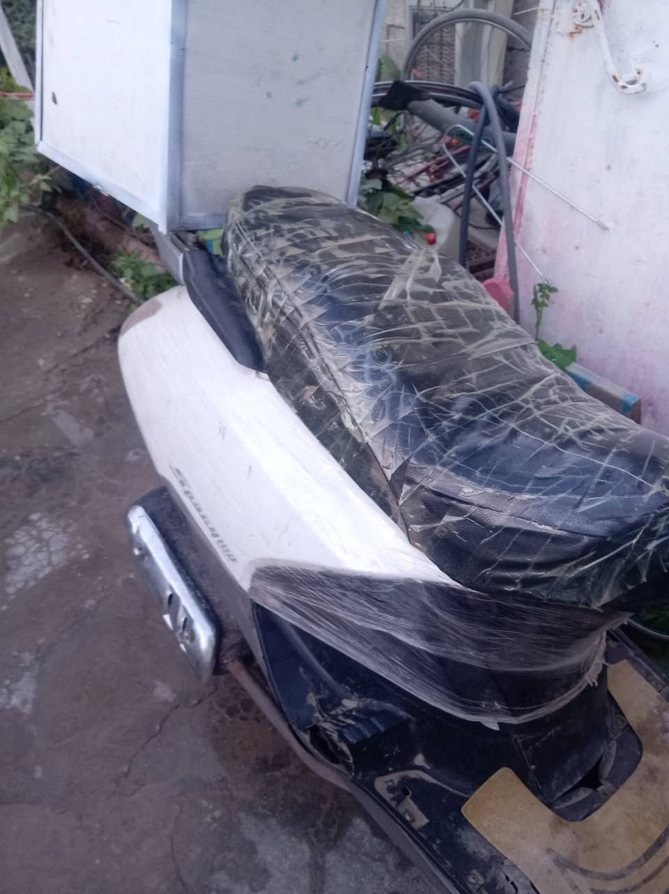 السلام عليكم دراجه سبيسي سرعه 100 بيهه تبخير أبيع هل موجود كهربائيات شغاله السعر ب 240 وبيه مجال رقم للاتصال *********** مكاني بغداد حي الفرات قرب مطار بغداد
