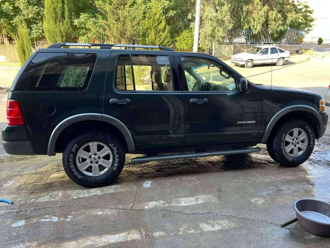 السلام عليكم فورد اكسبلور موديل 2002
٧ راكب 
تبريد قطعتين شغال 
صدر امامي خلفي جديد 
رقم اربيل بسمي تحويل ثاني يوم شرط تحويل 
مكاني مدينة الصدر كسرة وعطش 
السعر 72$وبيه مجال شي قليل 
***********
***********
