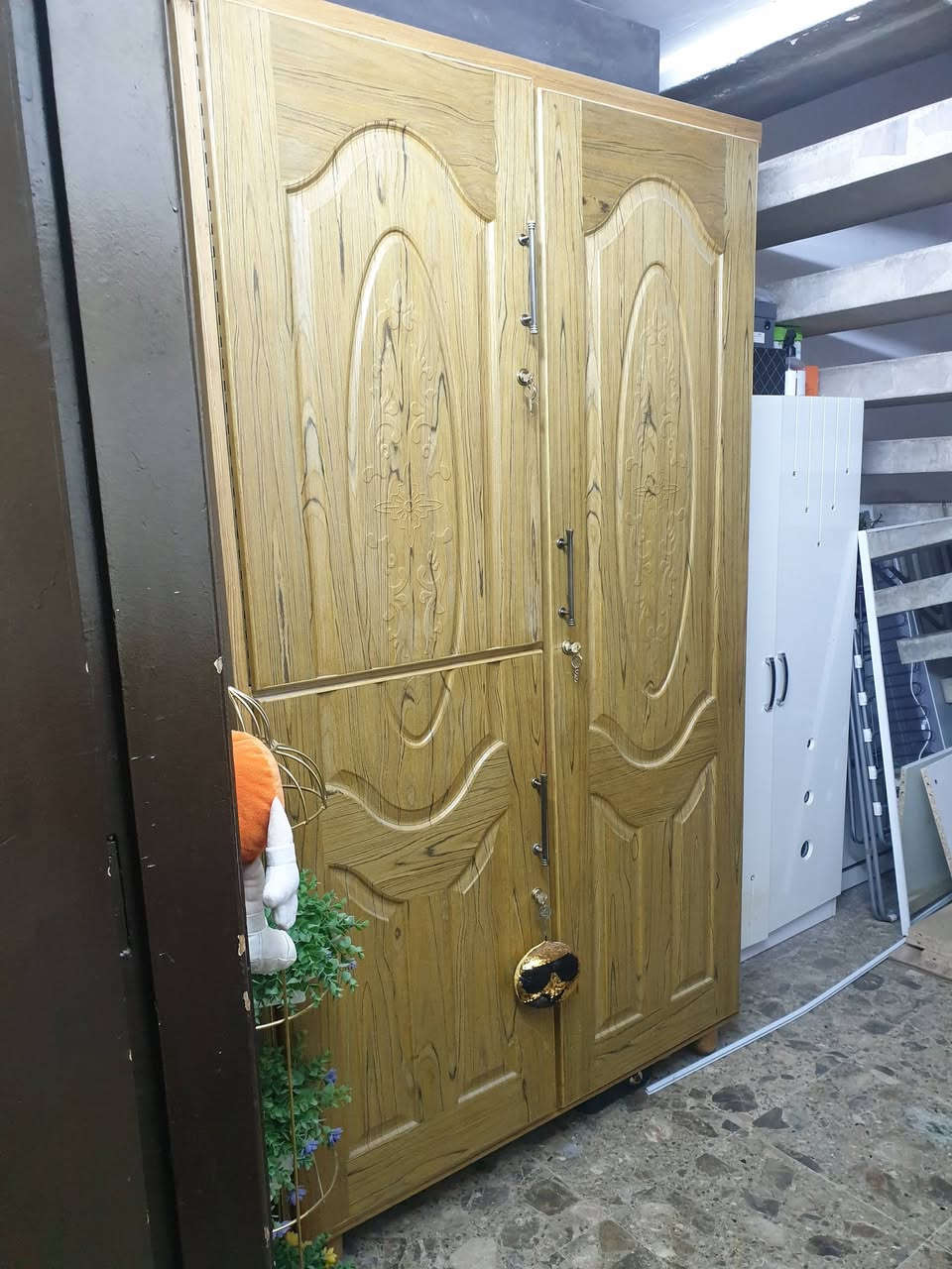 السلام عليكم غراض للبيت كنتور و مدخل
المكان بغداد زيونه
***********
