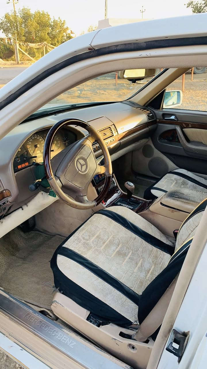 السلام عليكم تحياتي للجميع
للبيع فقط مرسيدس شبح موديل 98 اصل 600 محوره ياباني 3000VVT مكينه بحاله ممتازه حداديه جديده تبريد شغال سلايد شغال سنتر لوك شاشه وكامره خلفيه اربع جام كهربائي اربع كشن كهرباء فول فول موصفات تخم ويل كب سيفونه داخل كريمي  السياره مكفوله من الكص صبغ عام بيه ضربه من المقدم رقم ذي قار وهزه وسنويه جدد السعر 58 وبيه مجال لعيونكم عنوان ديواينه او نجف الرقم ***********
