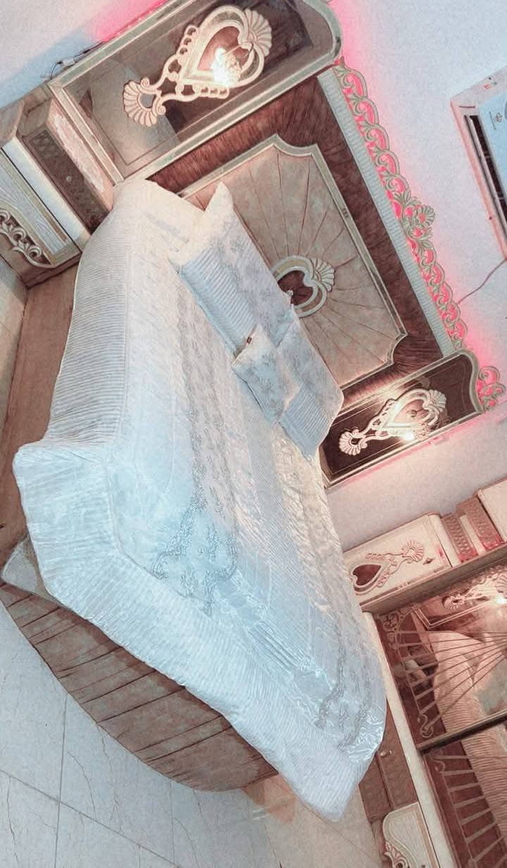 📢 للبيع غرفة نوم نظيفة
للبيع غرفة نوم مستعملة بحالة نظيفة جداً.

🛏️ التخت معمول تفصال، وتكلفة تفصيله 150 ألف دينار.

💰 السعر: 500,000 دينار عراقي وقابل للتفاوض (بيه مجال).

📍 الموقع: البصرة – الزبير.

📞 للتواصل: ***********

