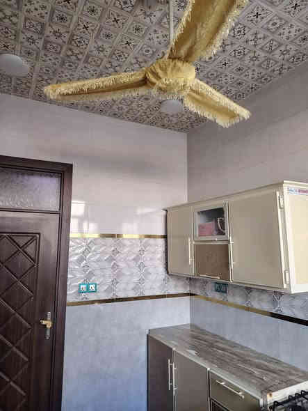 المساحه 135.. استقبال ومطبخ وغرفه وصاله وصحيات ....طابو زراعي تبليط مجاري وكهرباء ..السعر 73 بي مجال بسيط..الموقع حي الشرطه..***********
