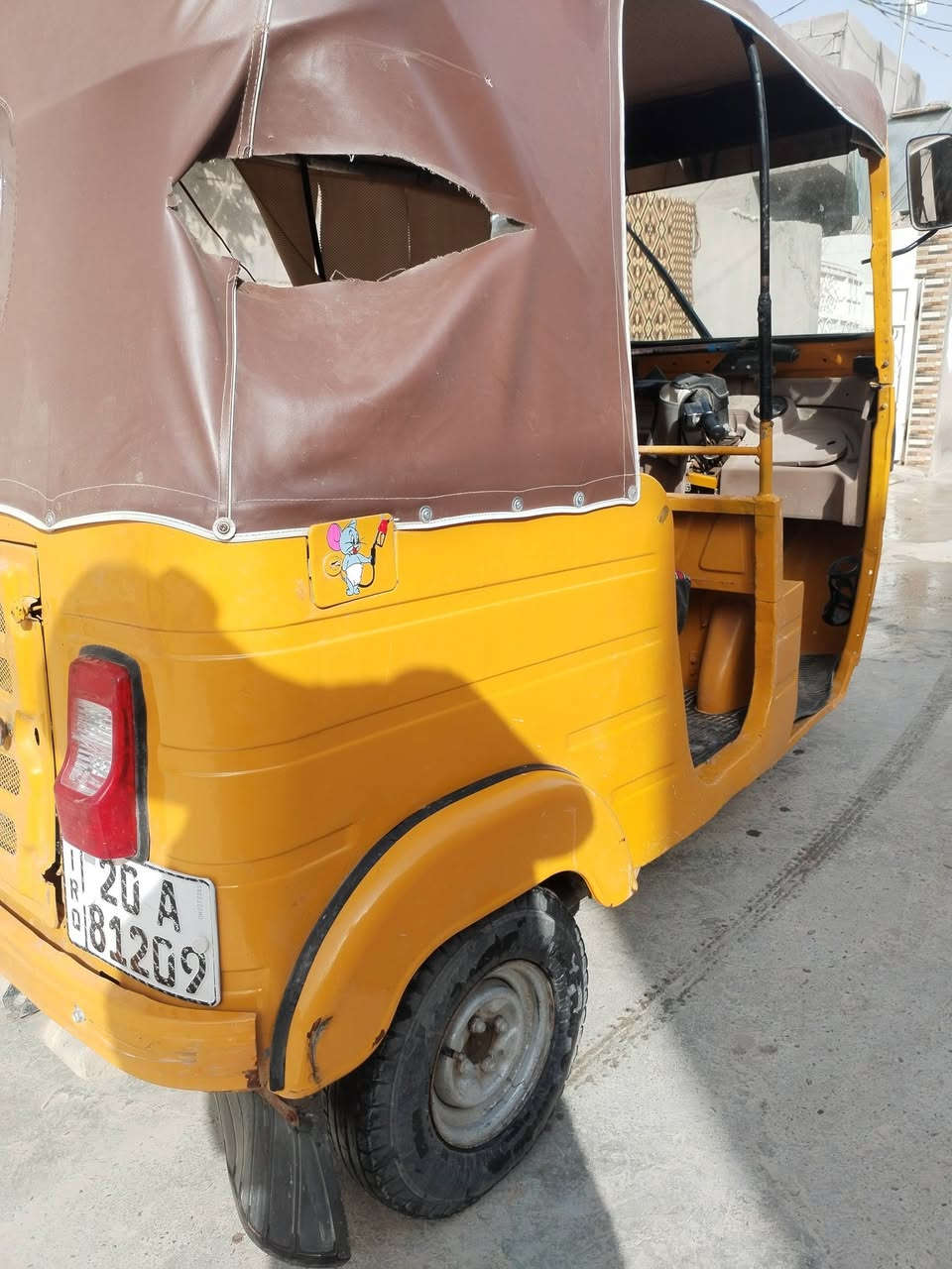 السلام عليكم توك توك للبيع رقم سنويه موديل 19 السعر 5800 وبيها مجال ***********
