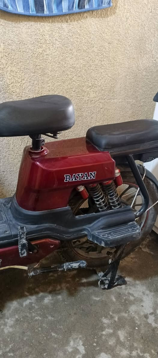 السلام عليكم دراجه شحن حجم 20 دراجه نظيفه مستعمله 3 اشهر بطاريات5 دراجه اي نقص ما بها مكان بغداد الشعله السعر325 وبيها مجال الرقم ***********
