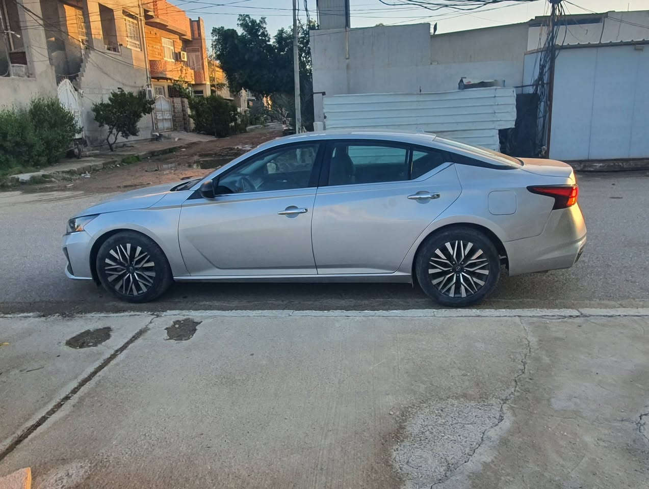 اللون سلفر  . فحص مؤقت
شاشه لمس 
كاميرا 
تشغيل عن بعد
تحكم استيرن
تثبيت سرعة
كشن كهرباء
ماشيه 26 
رادار 360 
بدون ايرباك 
تبريد ثلج 
ابواب بصمة
تو ويل 
بجم كبس .. ضرر خلفي 
رقم الشاصي 1N4BL4DV3RN314213
السعر 145 بي مجال 
مكان السيارة ديالى بعقوبة
واتساب ***********
