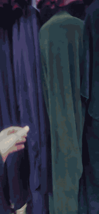 هەموو قوماشەکانی ناو ئەم دوکانە بۆ فرۆشتن بە سیعری زۆر گونجاو.کێ ویستی...