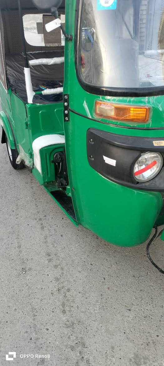 السلام عليكم التكتك لبيع موديل 2021 شهر 12 تكتك مكفوله بس بيه ضربه بل تكمه شي بسيط
مكاني حسينيه الي يريده يخابرني هذه رقمي السعر 8 400 مجال 
***********
