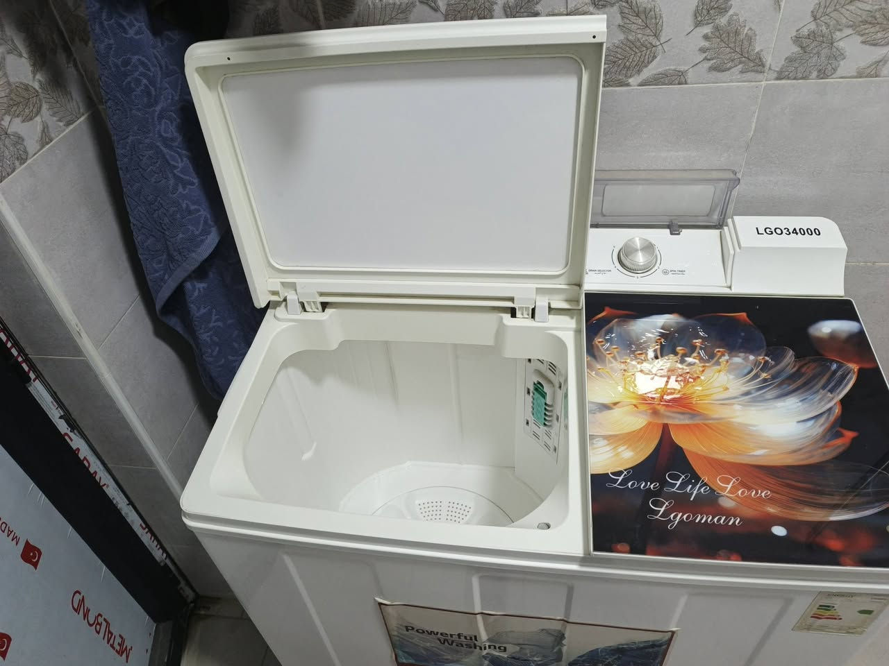 بيت كامل. نضيف. لا بيع لا اسباب سافر. الي كامل جديد غساله  ٢ فراش 1200  اصلي ايراني.  جديد لسا. بكيس . شاشه    جرتين غاز تخات  براد عدد ٢ شررط شغال  ٤ انسفانج تغط  جديد  الي بدو يتوصل ع رقم. *********** موجود بحركه عند بنك بحركه
