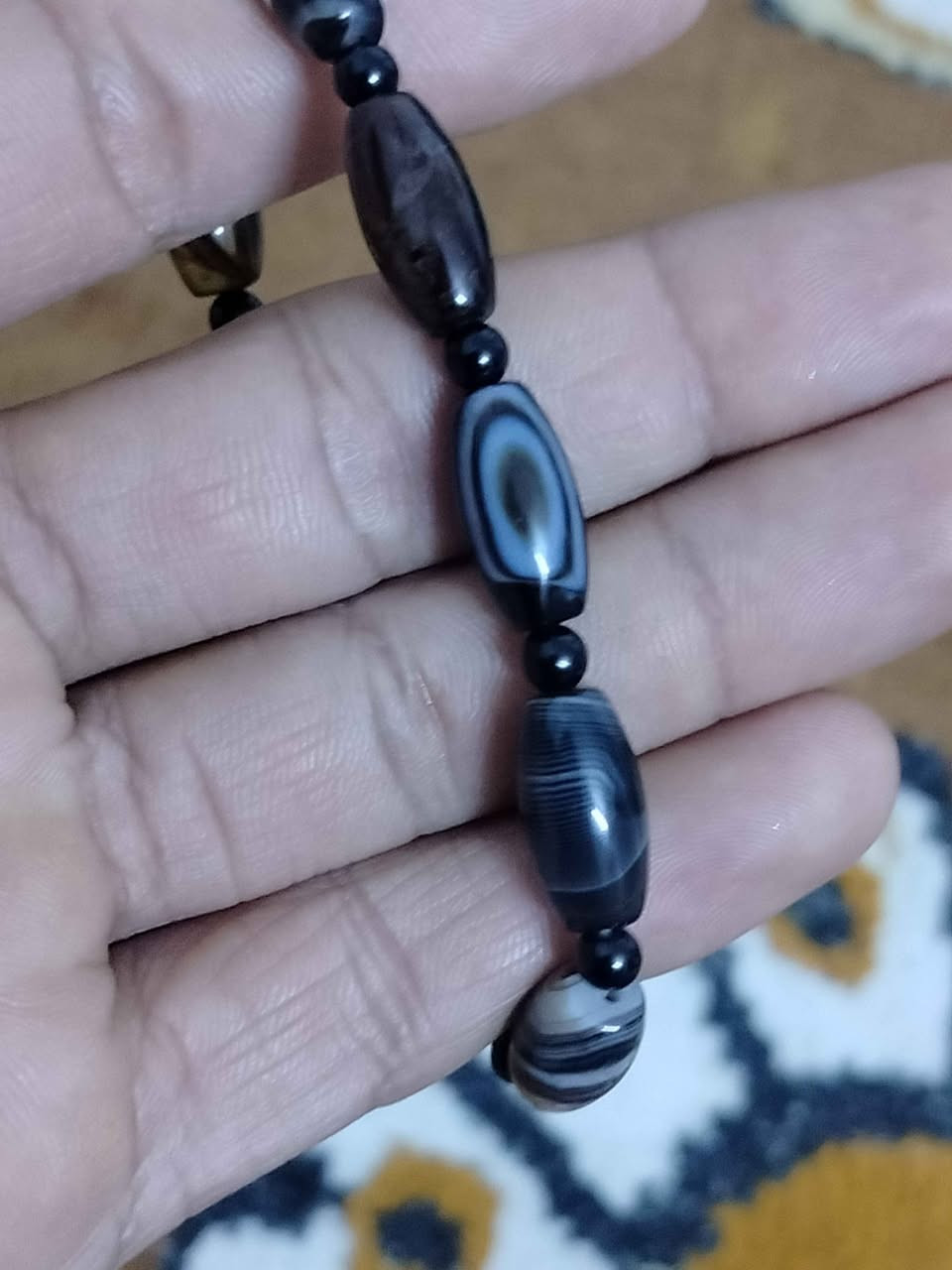 سوار من الجزع قطع تحفه 
اكيد الكل يعرف فوائد الجزع سعر مناسب 
للتواصل 
*********** بغداد, العراق
