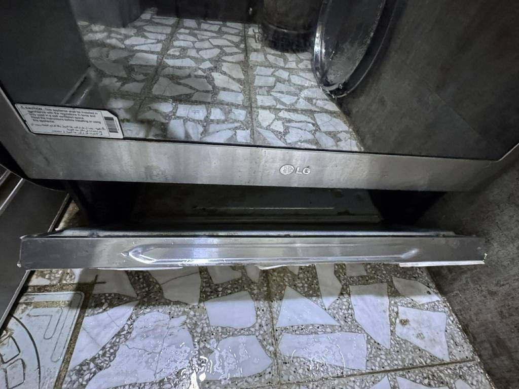 طباخ 6 عيون نار زركه وقويه  فرن درجة اولى ويشتغل  هيتر ع لكهرباء  ستيله يخبل ماخذينه ب900 يردونه 350 مكان نجف حي الرحمه النجف, العراق


**إذا كنت صاحب هذا الإعلان وتريد حذفه لأي سبب، رجاءا أرسل رسالة إلى الدعم الفني**