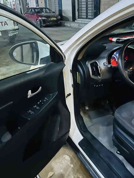 سلام عليكم  كية سبورتج موديل ٢٠١٦وارد أمريكي حادثه فقط صندوق تخم تاير جديد سياره جاهزه  بالعافيه على الياخذه العنوان  بغداد الشعب حي البساتين السعر145وبيه مجال 
الاتصال على رقم ***********
