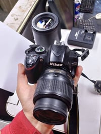 نيكون ٣٢٠٠ • عداد ١٨٠٠٠ • زووم ١٨-٥٥ ٧٠-٣٠٠