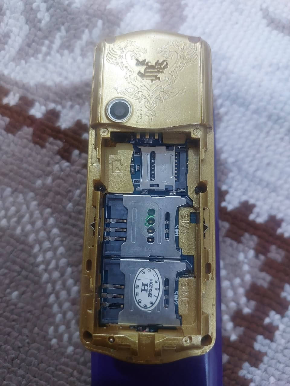 مبايلات حجم متوسط كلش حلوه فقط نقص بطاريات شغاله فول خطين سيم كارت ورام  واحد لونه ذهي والثاني احمر مكان كوت الخاجيه شارع ٤٠ رقم الهاتف سعرهم ٥٠ الف ***********
