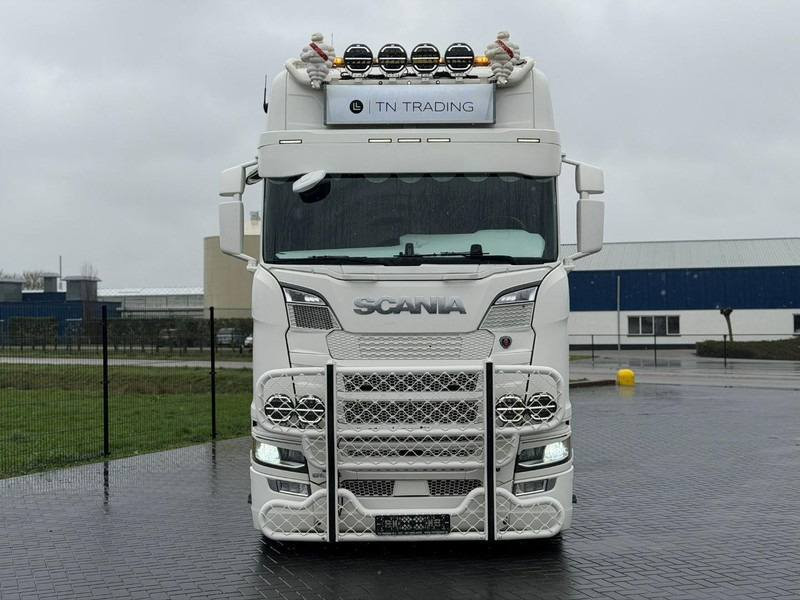 Scania S650
سنة الصنع 2021
ممشى 601.000 كم 
ناقل حركة أوتوماتيكي 
قوة المحرك 650 حصان 
عدد الاسطوانات 8 
نظام المحور 2×6
فول مواصفات 
السعر 560 ورقة 
شامل كمرك ونقل


**إذا كنت صاحب هذا الإعلان وتريد حذفه لأي سبب، رجاءا أرسل رسالة إلى الدعم الفني**