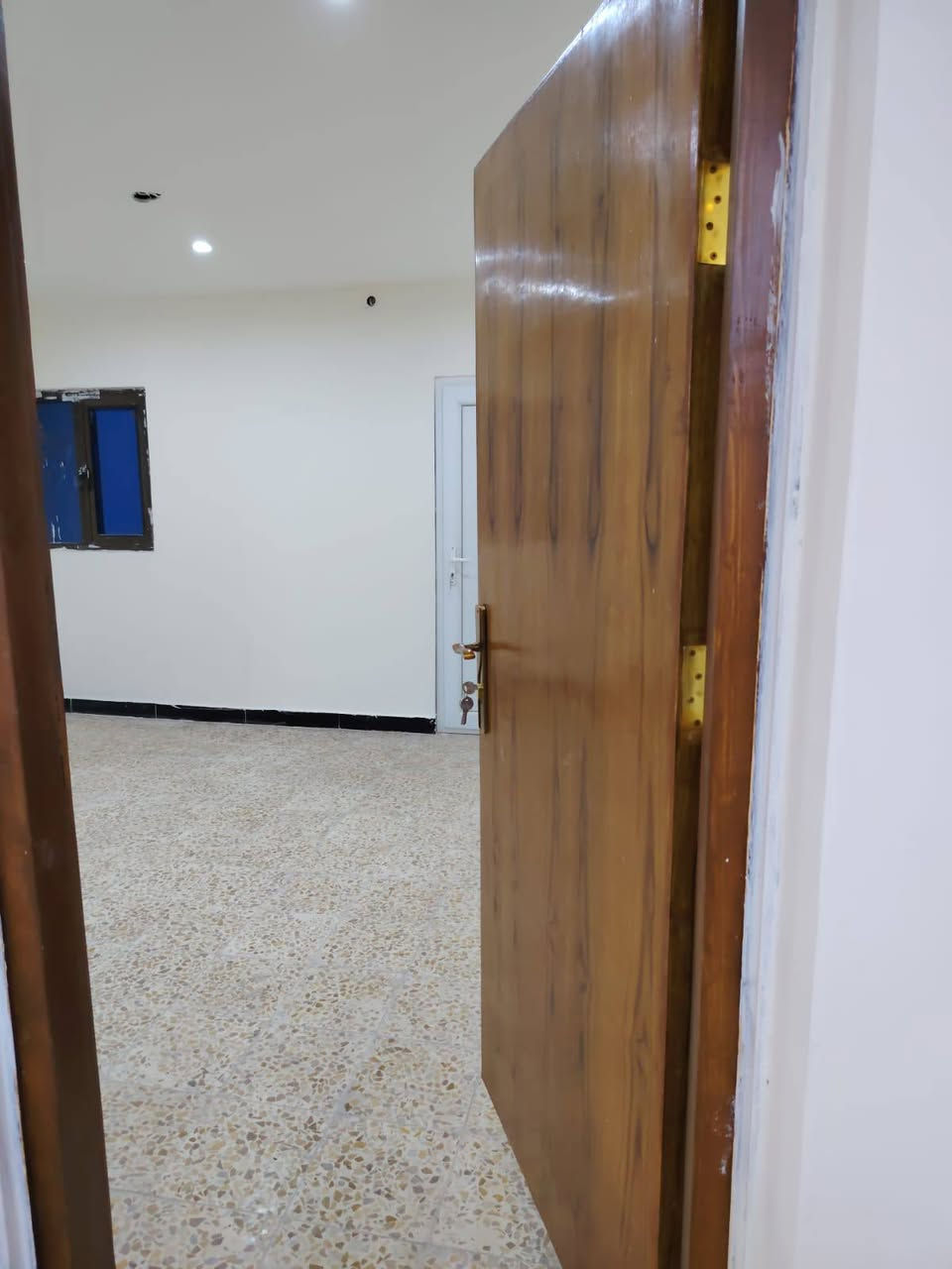 بيت للايجار غرفتين وصاله طابقين
كرادة خارج قرب كنيسة مار يوسف 
***********
