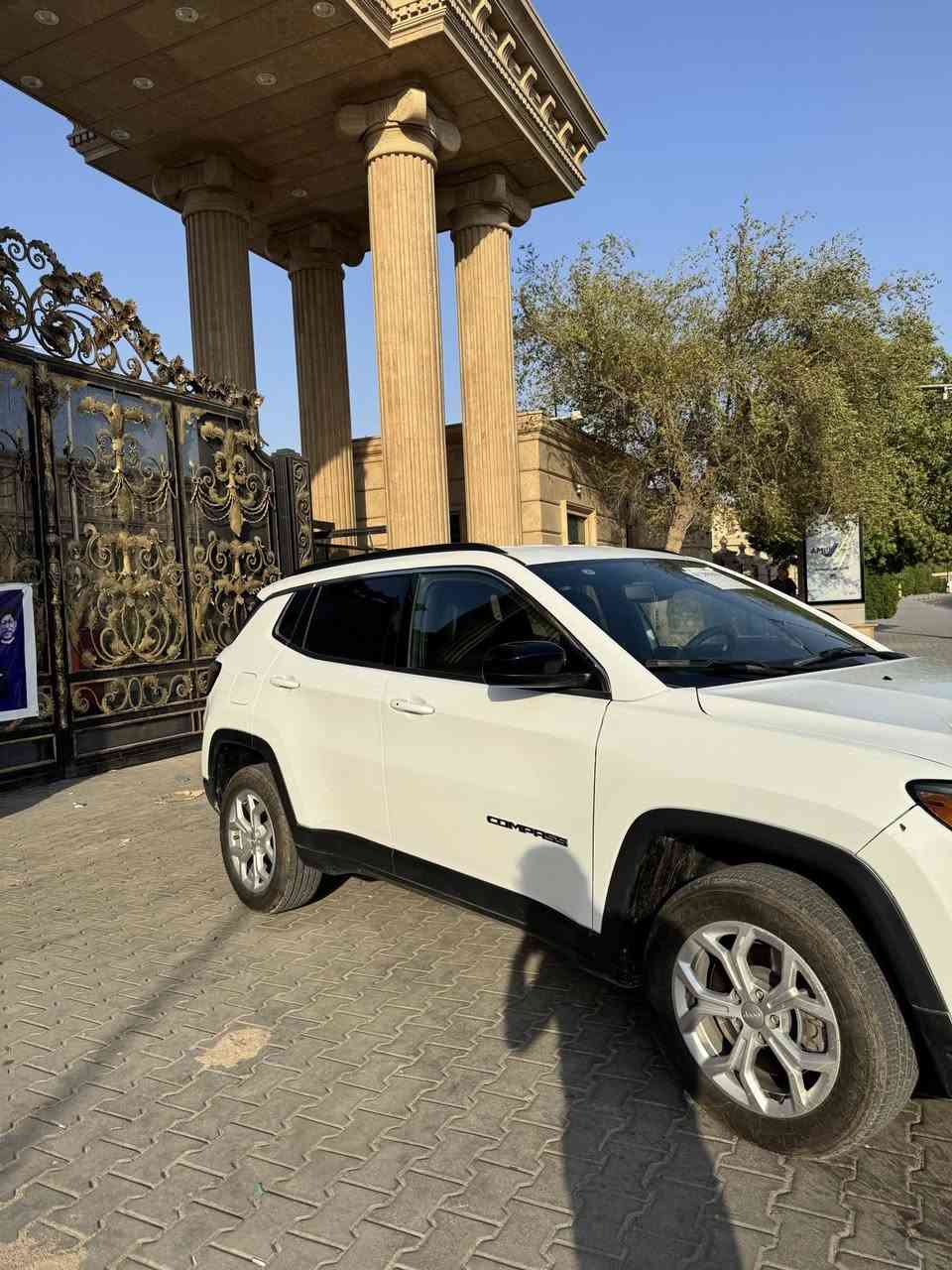 للبيع: جيب كومباس 2024 - بحالة ممتازة
جيب كومباس 2024 ضربه موضحه بلصور رقم فحص مؤقت مكان بصره - الطوبه والنخيله سعر 155 للاستفسار واتساب فقط
***********
المواصفات:
Jeep Compass 2024 :الموديل •
• النوع: SUV / جيب
• المحرك: 2.0L تيربو - 4 سلندر
• القير: أوتوماتيك 8 سرعات
• الدفع: رباعي AWD
• اللون الخارجي: [ابيض]
• اللون الداخلي: اسود
• المالك: مالك أول
المميزات:
• شاشة وسطية 10.1 إنش
• كاميرا خلفية
• حساسات أمامية وخلفية
• تشغيل عن بُعد
• نظام ملاحة
Apple CarPlay + Android Auto + بلوتوث •
• مكيف مزدوج
• مقاعد جلد (مدفأة)
• نظام توفير الوقود
• جميع الصيانات محدثة
• السيارة لا تحتاج لأي مصاريف
