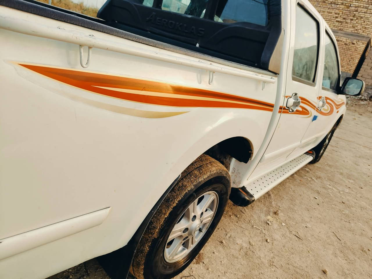 سلام عليكم سيارة للبيع كريت ويل موديل 2015
سيارة جديدة فول نضافه مكفوله كفاله عامه شرط فحص 
من الضربة والتبديل والخياس والصبق بلاد 
سنويه مجدده لل 2028 مشروع وطني سعر 78  ورقه وبيها مجال 
مكينة وكير واكسن مكفولات شرط حداديه جديده تخم تايرات جدد 
تبريد شقال تدفئ شقاله ***********
العنوان ذي قار
