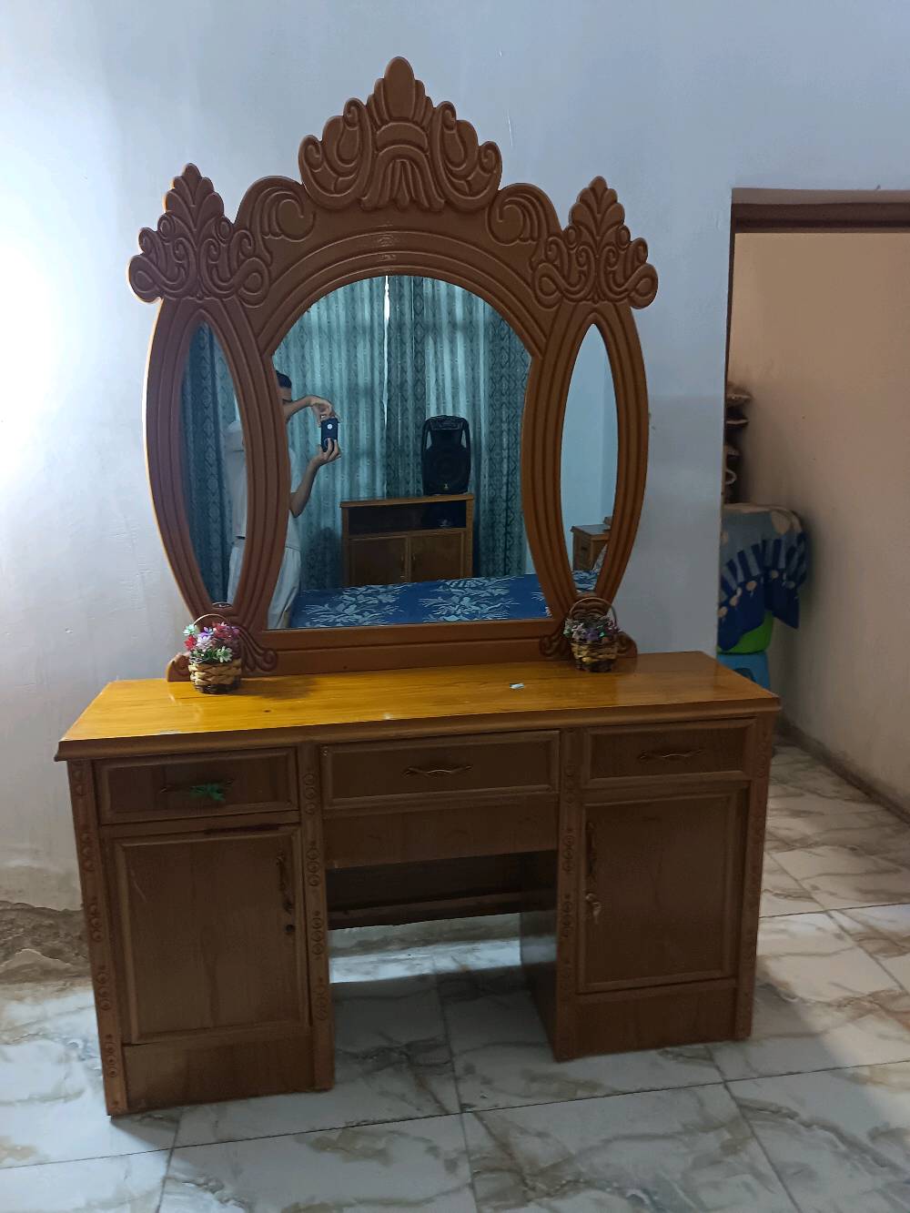 سلام عليكم غرفه صاج البيع كامله ونضيفه ما مستعمله سعره 750وبيه مجال قليل عنواني بغداد حي ور رقمي ***********