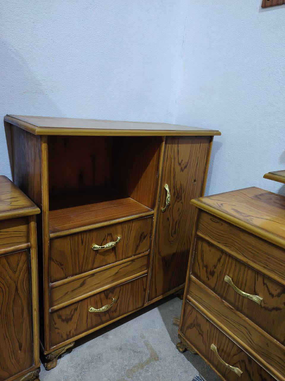 للبيع غرفة نوم توج  خشب صاج عراقي نضيفه فول ديكور حديث كنتور ملحق 6طابقين استخدم قليل عنوان الرمانه البعبيد سعرها مناسب 850 وبي مجال 

***********/ وتساب
***********/
