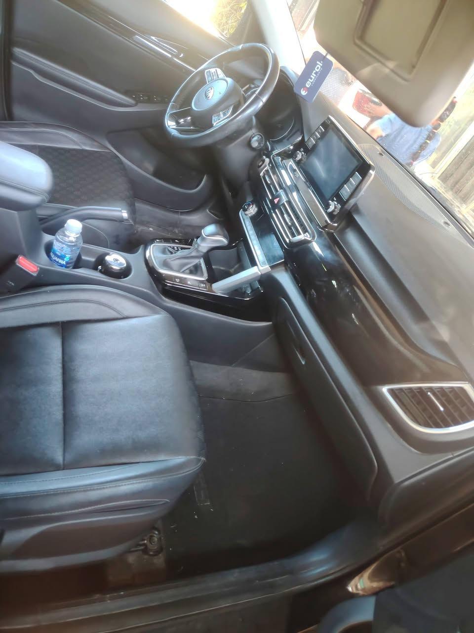السلام عليكم للبيع فقط كيا سيلتوس وارد أمريكي لون اسود ملكي.. حادث جدآ بسيط صور الحادث مرفوقه 
محرك ٢٠٠٠ دوش
رقم بغداد ( فول الفول )
فتحه سلايد.
بصمه أبواب وتشغيل.
فور ويل..
تشغيل عن بعد..
كشنات تدفئة وتبريد..
تدفئة ستيرن.. السيارة جديدة جدآ هزة وسنويه جدد.. السعر ١٣٢ للأستفسار *********** بغداد حي العامل
