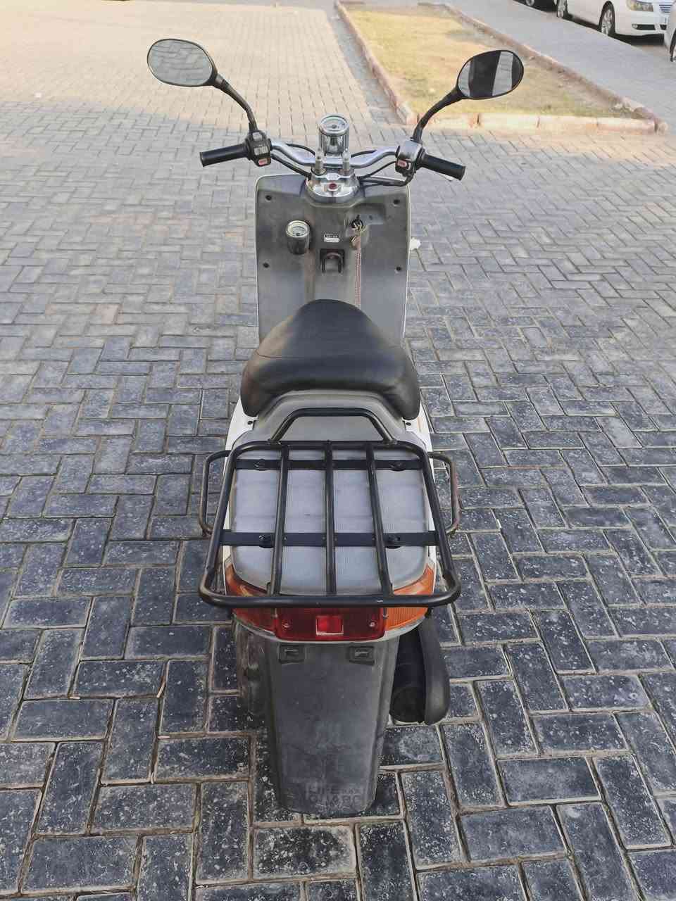 دراجة بيكم حديث كلاسك للبيع مال رمبه بلاديه محرك ناعم سلف هندر كهربائيات كلهه شغاله زوج تايرات جدد دراجه مال بيت  بالعافية على الياخذه اوراقهه موجوده السعر 425 العنوان حي اور 
الرقم *********** الشراي يتصل

