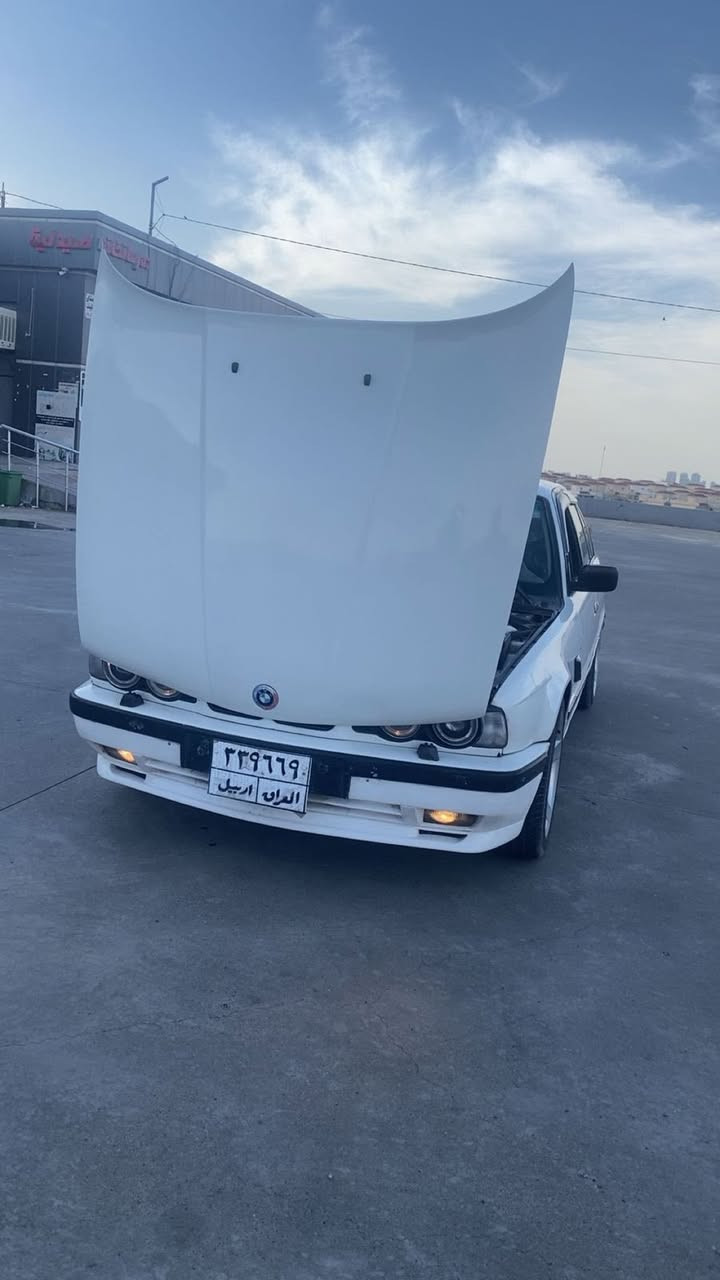 السلام عليكم بي ام دبليو مديل 90 بجم عريض مكينه كبس كير واكسل بشرط عليها كير عادي zf السياره شلعه ومعدل طياره كهربائيات كلها شغاله تبريد وتدفئه شغالات صدر امامي خلفي جديد مابيها نقص دعامياتM دوسات Mترايش M عليها وياله هامان طخم تاير جديد رقم السياره اربيل ومكانها اربيل الشراي يتصل هذا رقمي *********** مستعجل علبيع سعرها 39 والله مو سعرها بس متوازي وبل الف عافيه عل ياخذها
