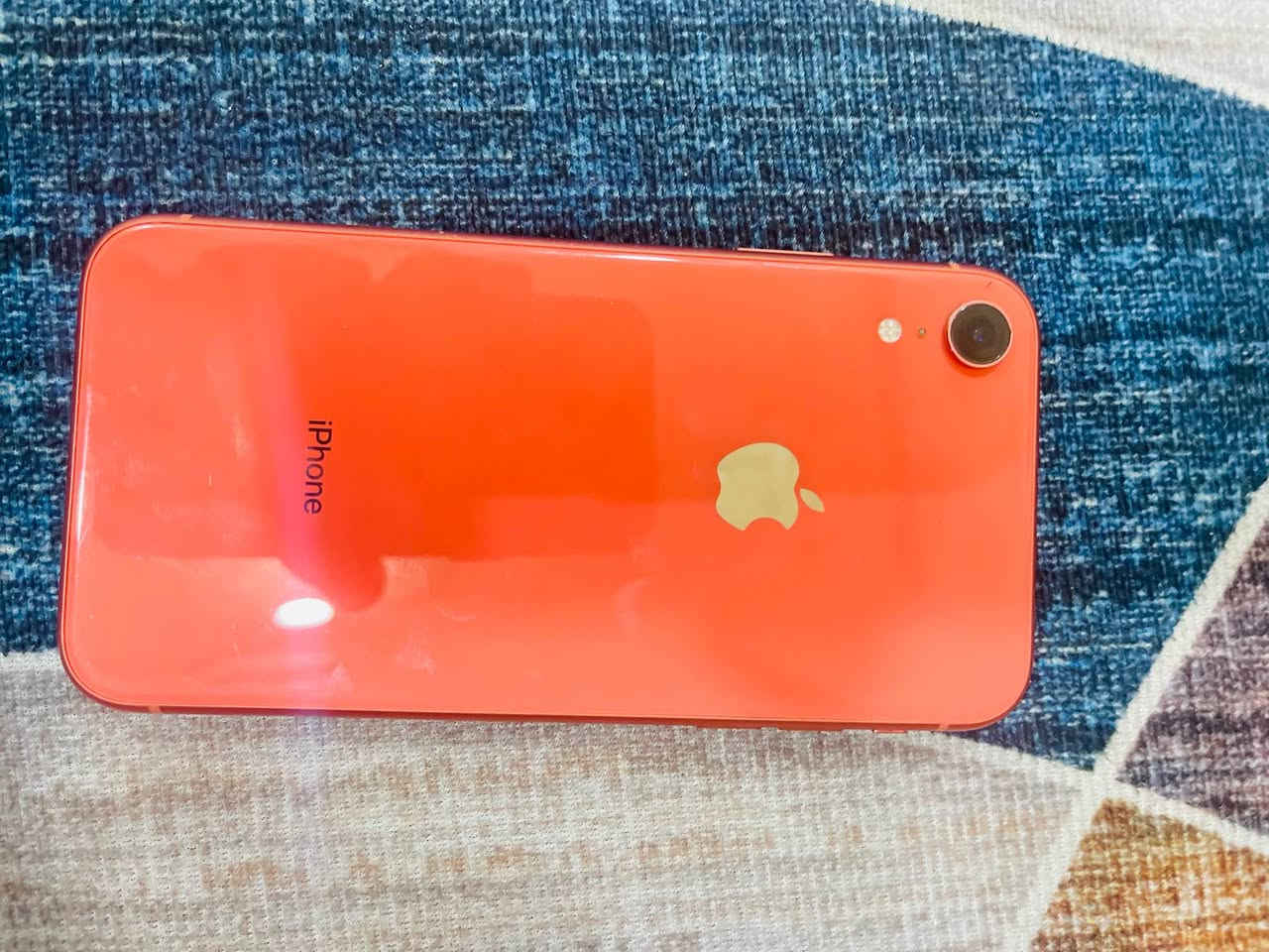 ايفون اكس آر وتر لجهاز ممفتوح حاله البطارية جيدة (79)

لوان برتقالية مكلف بلنشر لستفسار عل الرقم التالي 
*********** السماوا, المثنى
