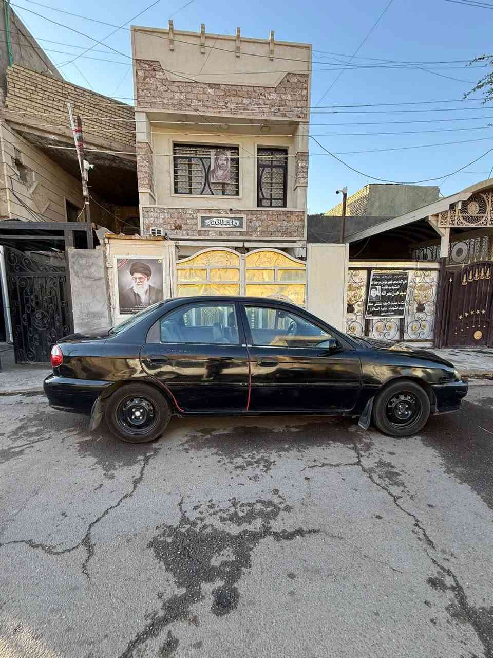 سلام عليكم
كيا سيفيا /2001 
محرك 2000
سياره حلوه مال شغل مال بيت 
الصدر جديد مبدله قبل شهر 
تايرات نظيفات جدد
تبريد شغال بس بي نقص غاز 
الكير مالته عنظيف بس ع D يكوم ينعر اخلي ع عادي مابي شي يمشي ناعم 
رقم بغداد السعر 28 
للاستفسار الاتصال *********** 
مكانه بغداد حي العامل
