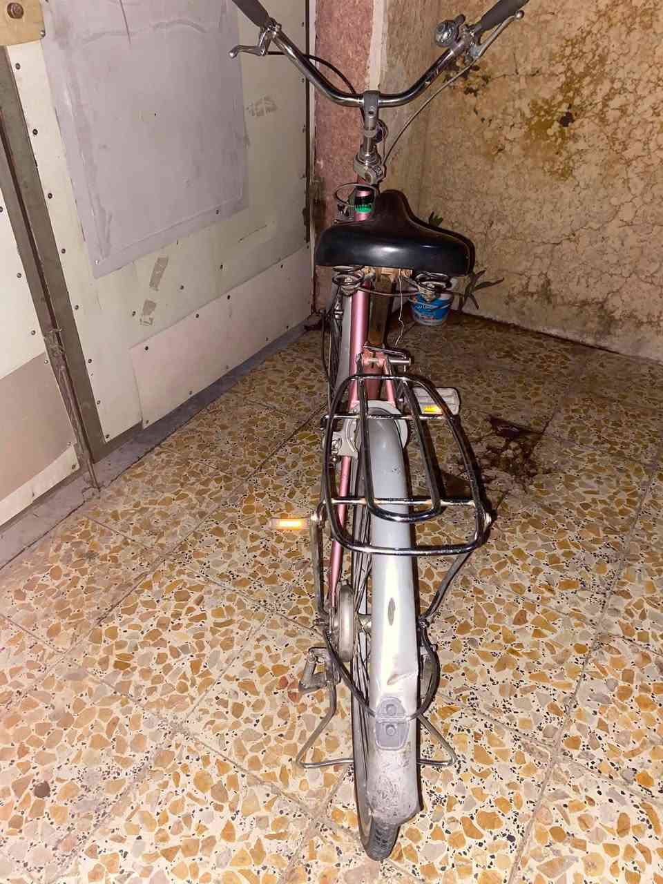 سلام عليكم بناتي حجم ٢٤. بلشعب  بايسكل نضيف ومابي نقوصات *********** ب٧٠ وبي مجال شي بسيط
