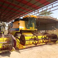 حصادة نيوهلند • جاهزة للعمل • تاير امامي جديد