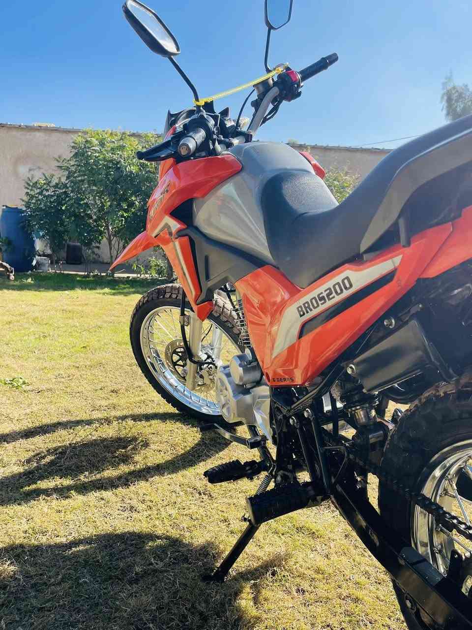 السلام عليكم
دراجه قفاز نوع ياباني /موديل 2023

6نمر 

محرك ربع 

نكره سلف 

ماشي 8000فقط 

بعده تايرات شركه 

رزانه وسرعه طياره 

خير من الله

اوراق سحب 

المكان ديالى الخالص الناي 

للأستفسار ***********
