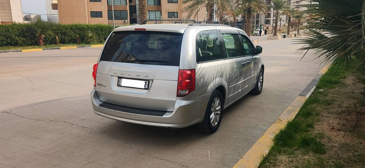 دوج کرڤان 2012 ناو زەرد کوشین ملکی تبرید مرکزی شاشە کامیرا ویل کەپ تعدید سرعە کوشین کارەبای لایت رەش بەس دەرگا کارەبای نیە سیارەکە کلینە بێ سبوغە درجە یەک خاوینە گیر مکینە نوێ هەموو گیانی بەشەرت ڕەقەم هەولێر هەزەو سنوی نوێ  نرخی 142 ورەقە گۆرینەوە فرۆشتن *********** أربيل, العراق
