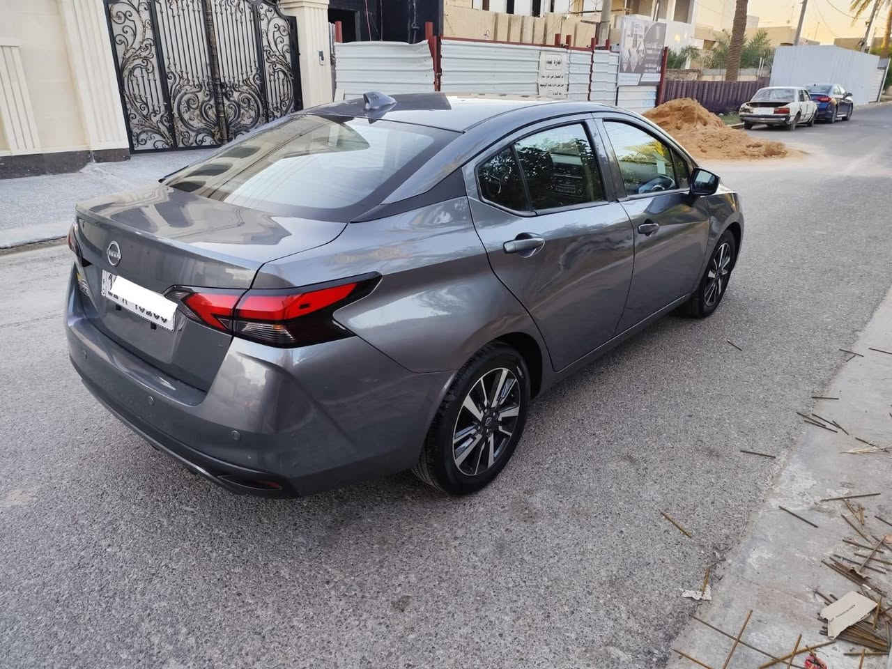 ✨ سيارة بحالة الوكالة، استخدام شخصي، نظيفة جداً وماشية فقط 1,500 ميل جديدة بكل معنى الكلمة
المواصفات: ✅ موديل 2025 – فئة SV
✅ شاشة وكالة
✅ Apple CarPlay وAndroid Auto
✅ شحن لاسلكي للموبايل
✅ مفتاح ذكي (بصمة) 
✅ كاميرا خلفية
✅ حساسات خلفية
✅ جنوط ألمنيوم
✅ مثبت سرعة
✅ محرك اقتصادي وناقل أوتوماتيك CVT
🔹 الممشى: 1,500 ميل فقط
🔹 اللون: رمادي معدني
🔹 الحالة: لا تحتاج أي مصروف، جاهزة للاستخدام.
💰 السعر: 130$ ، وبيه مجال للجادين فقط.
📍 الموقع: بغداد
📞 للاستفسار الاتصال أو واتساب:
***********
✨ سيارة بحالة الوكالة، استخدام شخصي، نظيفة جداً وماشية فقط 1,500 ميل جديدة بكل معنى الكلمة
