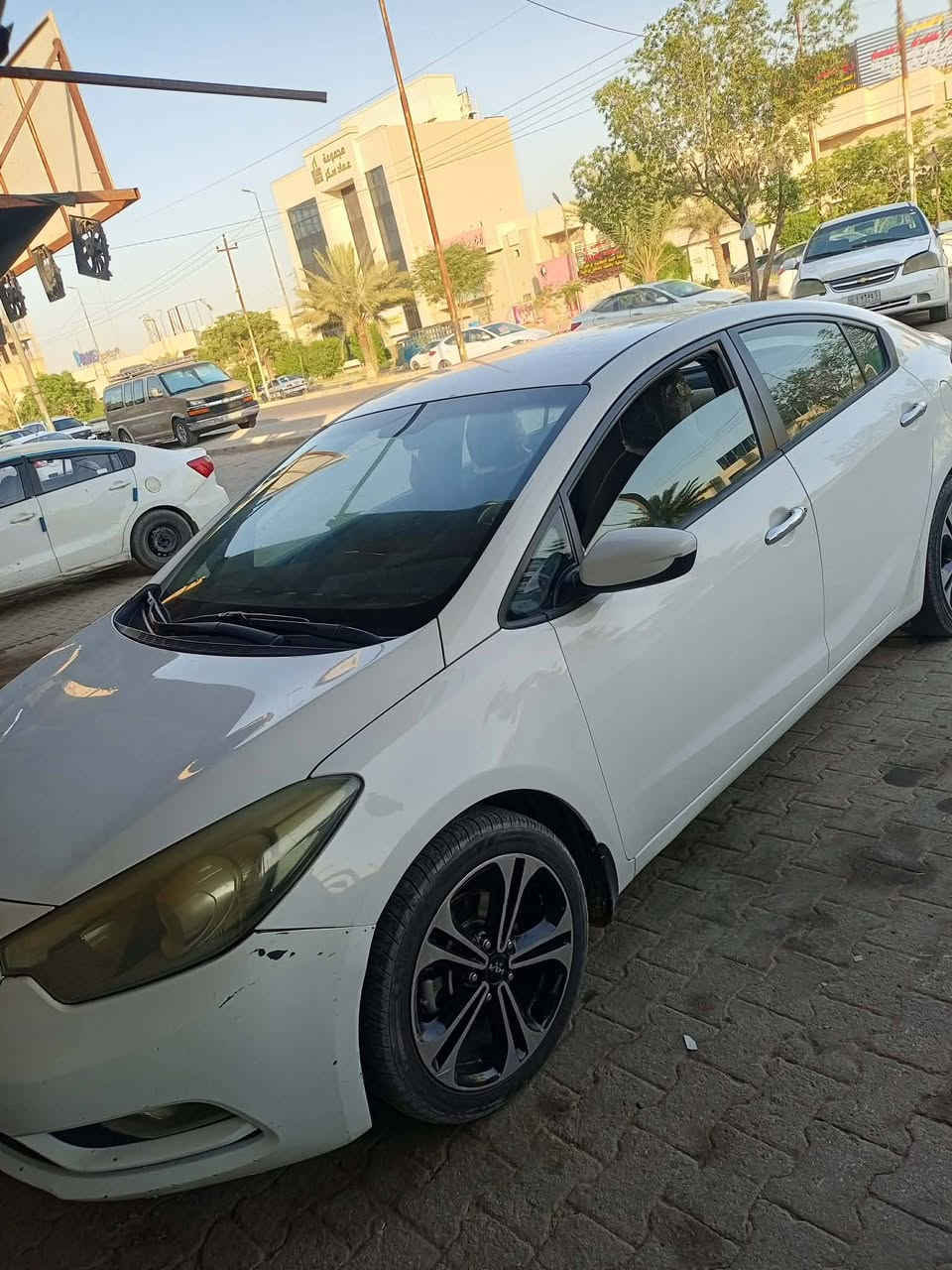 السلام عليكم 
سيراتو مديل 14 جاهزه من كلشي تبريد ثلج  تخم تاير رقم دولي بيها قطعتين بلاديات بدون صبغ بدون دواخل مكان نجف شارع المطار سعرها 115 /  ***********
