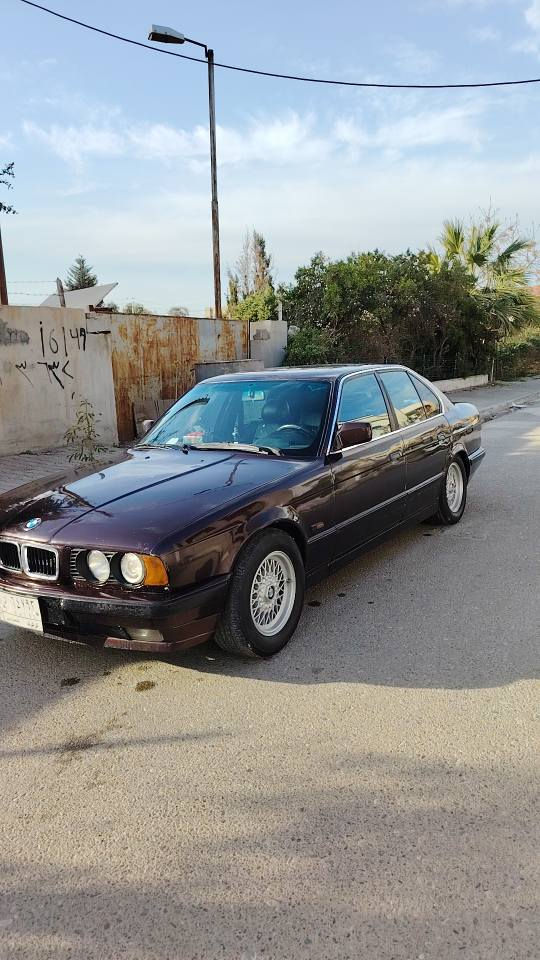 السلام عليكم للبيع او مراوس  بي ام
 فقط مصبوغه علا وضع الشركه باقيه  موديل 1991 شرط تحويل والوكاله اصل 520 محرك 528 لاصرف لابخار  *********** السعر 45 بي مجال كركوك, العراق
