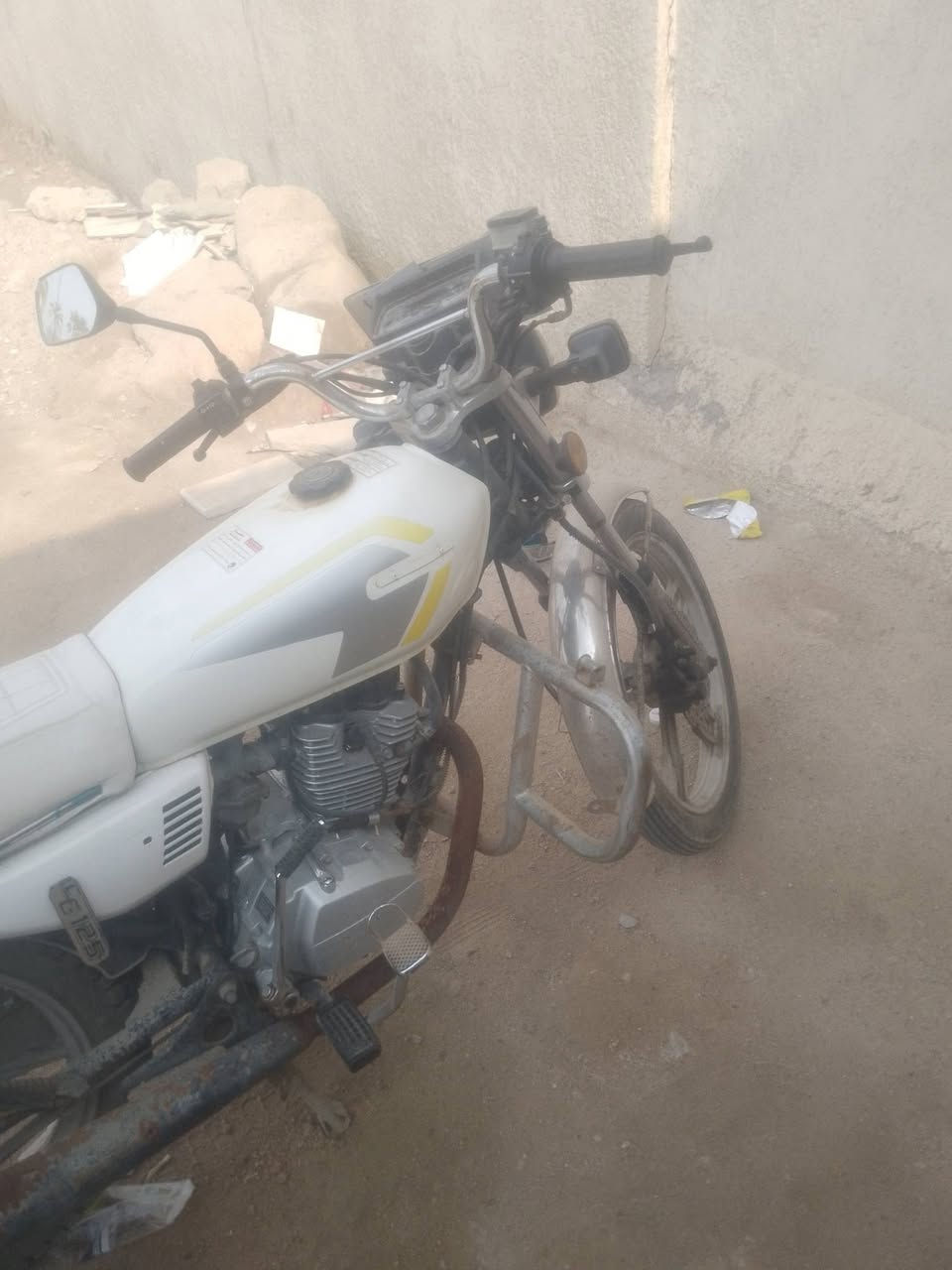 دراجه سافان  ٥كير 
سنويه ورقم 
بصمة تشغيل عن بعد 
الكزوز البلادي موجود شرط النضافه الدراجه كلش نضيفه وحلوه برغي ما ناقصها عارضها ب مليون و350 وبيها مجال 
ملاحضه الدراجه بيها سلتين وحده شاد بيها الصندوك ولبلاديه ضامها 
شراي عيوني الك وحته اداريك بالسعر *********** عنواني ابي الخصيب الوسطي
