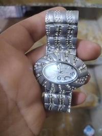 ساعة قديمة • بدون ماركة