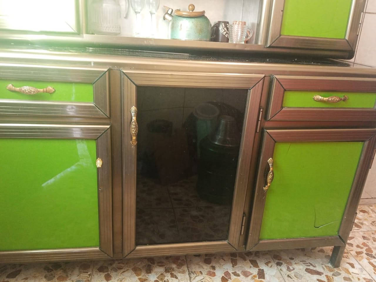 كاونتر للبيع محتاجه مكاني بغداد حي الجوادين0773 754 0570
