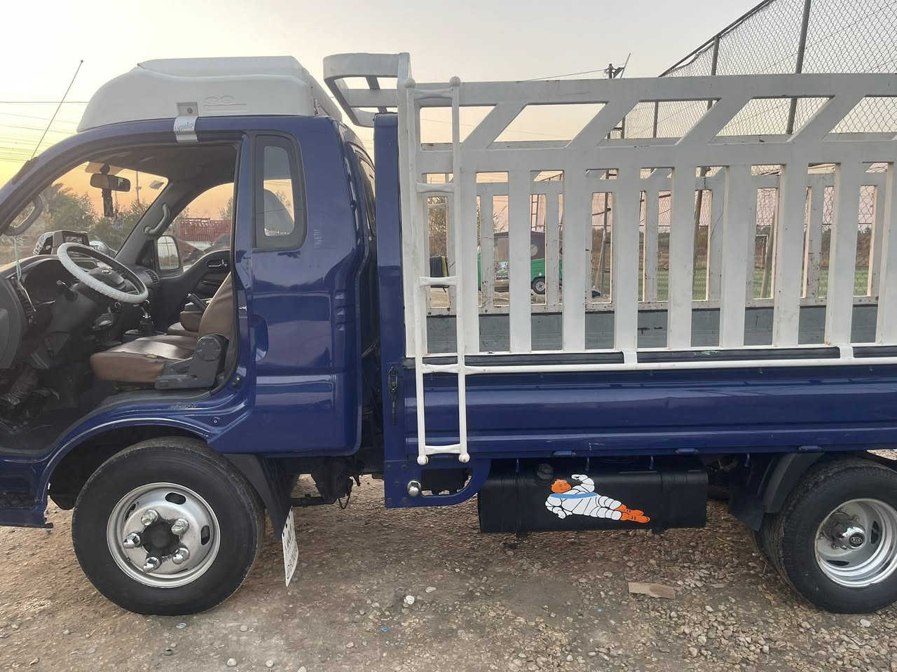 سلام عليكم كيا فحل البيع  موديل 19 مسكر (7) كير سنويه بسمي رقم نكليزي السياره تخم تاير مكينة جاهزه  العنوان بابل القاسم  استفسار على هاذا الرقم ***********.وإذا مغلق اتصل عل رقم ثاني  ***********
