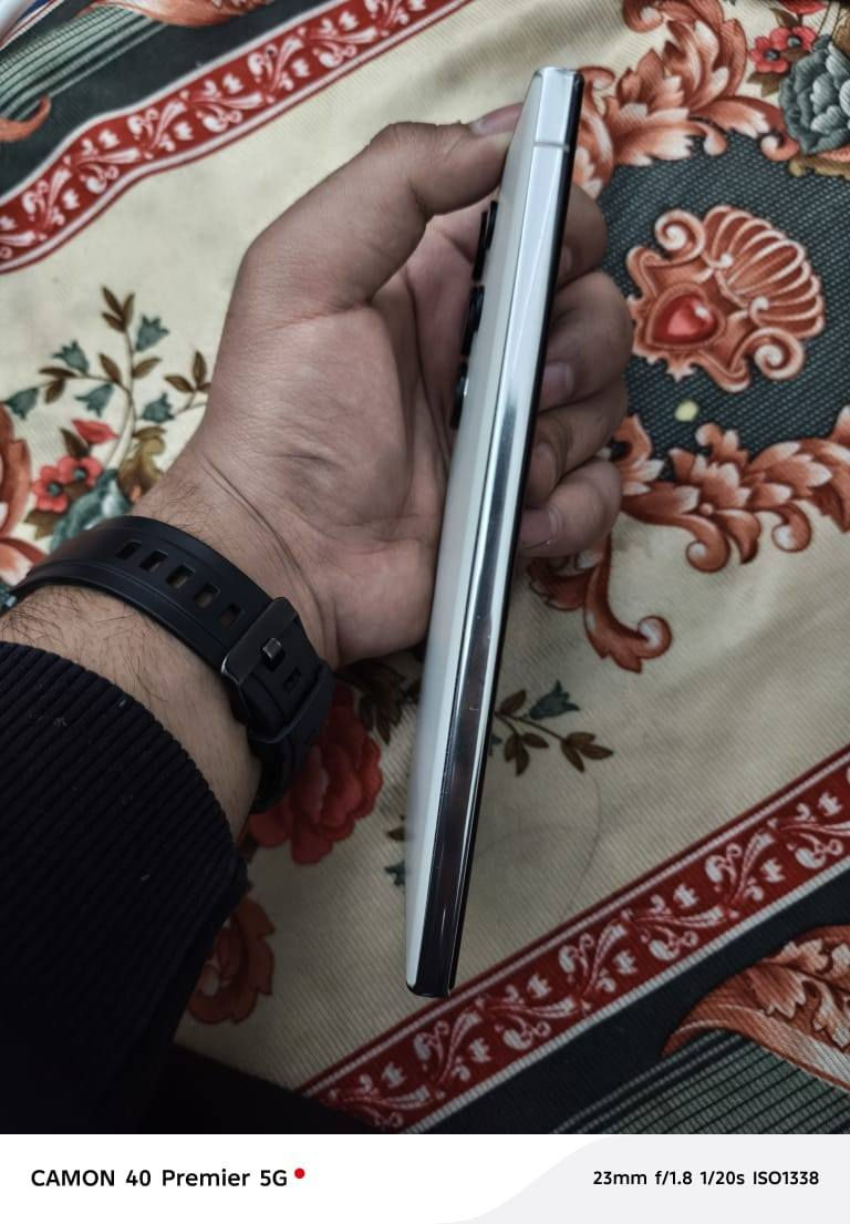 سامسونج اس 23 الترا 
ذاكرة 512 عشوائية 12 دبل سميكارت شرق اوسط عربي بطارية 5000ملي امبير 
الجهاز بي فقط الكلاس الخارجي مكسور ومماثر عالمس تكدر تبدلهة وتكدر تستخدمهة هيج ما ماثر 
للمراوس فقط بايفون 14 برو ماكس المكان بغداد العطيفية 
للاستفسار ***********
