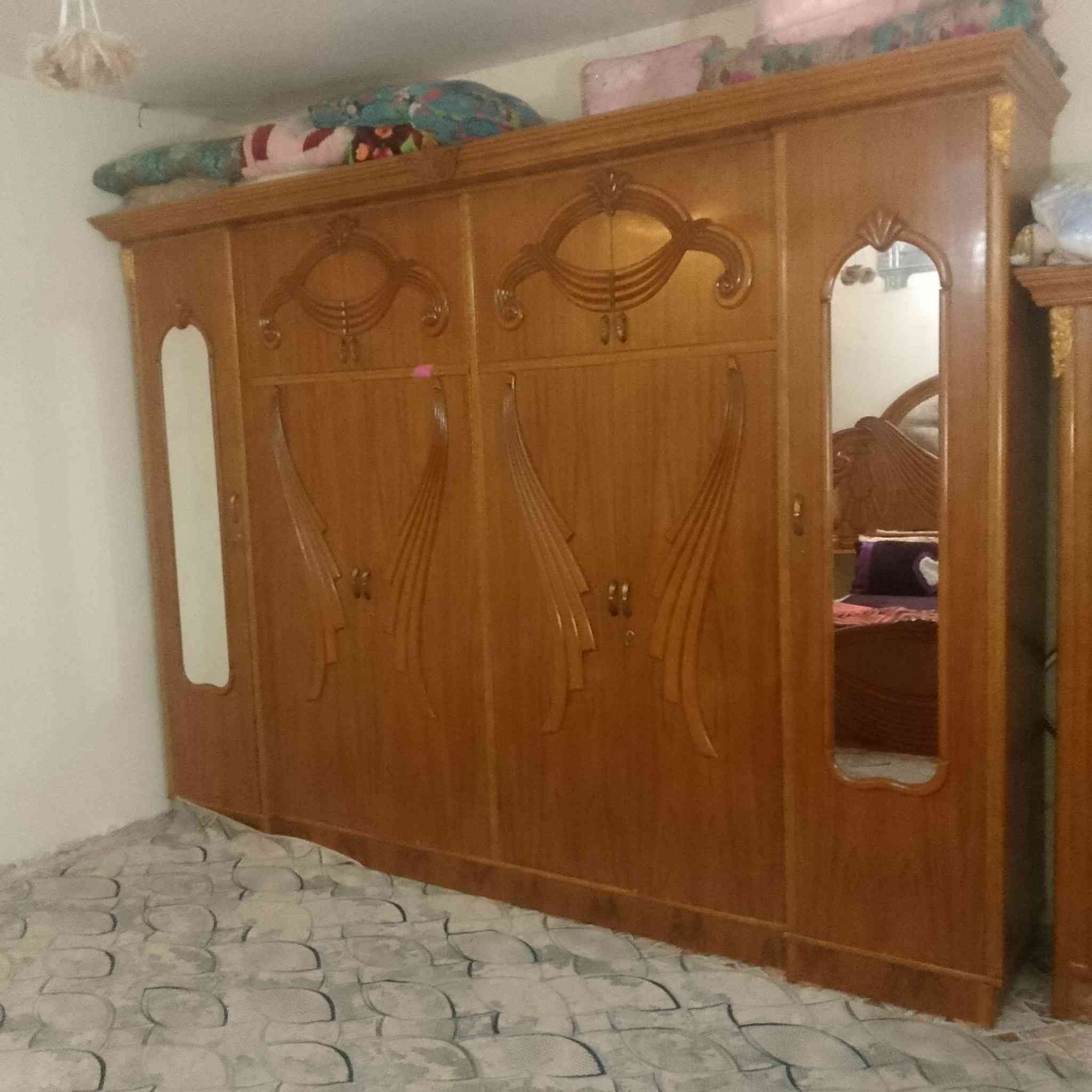 السلام عليكم غرفه نوم البيع غرفه تكمه ونضيفه خشب عراقي ضخمه عدت الغرفه 8قطع الستفسار عل رقم خاص مامتواجد ***********
