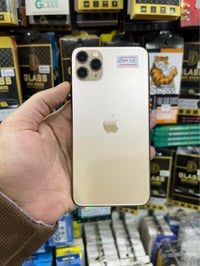 آيفون ١١ برو ماكس • ٢٥٦ • بطاريه ٧٤