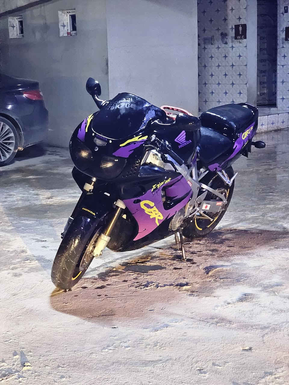 سلام عليكم HONDA 900 rr للبيع
((((رقم وسنوية شرط التحويل))))
مكينة وكير بالباكيت عليها ادامة كاملة ربع ما يعوزها 
دهن موتل مبدله قبل يومين وفلتر اصلي ومي زيتي
صالنصة بروكس صوت طرب💤💤
طخم بلكات NGK موسسه اصلي نكرة سلف بكل وقت
لايت زينول ولد احمر شيطان
تواير جدد مري بلادي بريكات امامي خلفي سرعة 300💀
((مكانها موصل)) ((وسعرها خااااص))
الي يريدها يخبرني ويشلع عيوني
***********
***********
