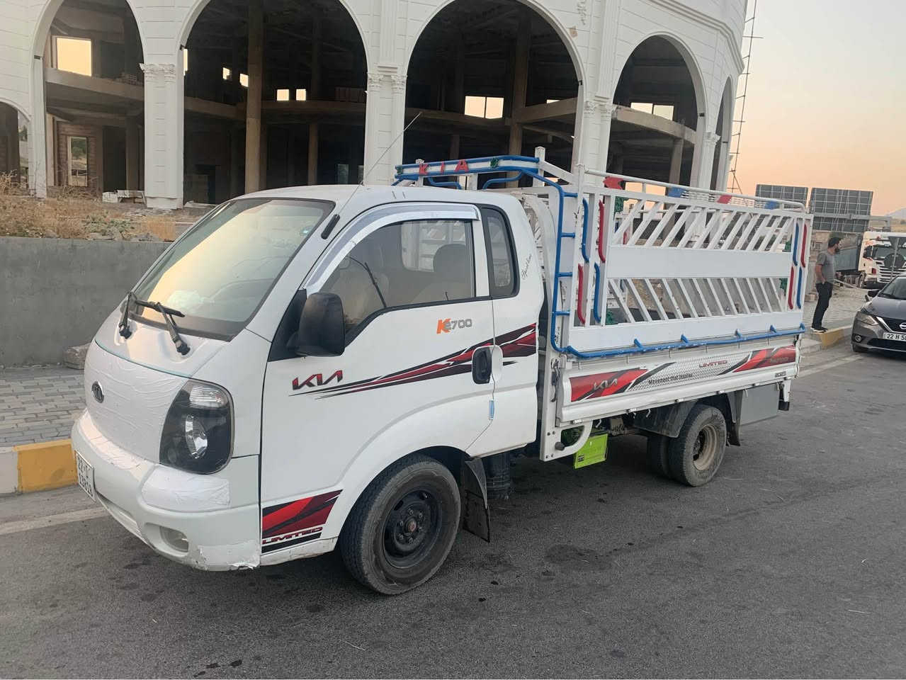 کیا دووتەنی مۆدێل 2012
مکینە 2700
171هەزار رۆیشتوە دووەم دەستە 
گێر و مکینە شانسی بەشەرت
چەمچەی جەلالی لەگەلە
تەقە و رەقەی نیە تازە تونکراوەتەوە
بێمەسرەفە
تایەکانت هەمووی نوئیە
سەنەوی نوئیە تا 2031 بەناوی خۆمە تەحویل بەشەرت
سبوخی نیە تەنها دوو بست ساردەکوتەی هەیە 
تەلەفۆن و وەتسئپ__.. *********** أربيل, العراق
