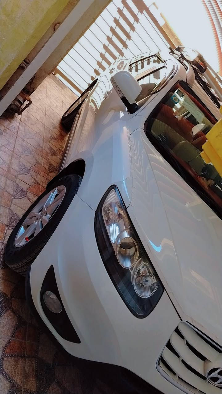 السلام عليكم
سنتافيا موديل 12 
6 سلندر فور ويل 
ماشيه 70 كلم 
رقم بغداد بأسمي رقم انكليزي 
السياره جديده فابلون الشركه بيه السونار موجود مناقصه اي شي 
قبل اقل الشهر  شاهدله تخم تاير وباتري جديد والباقي ع وضع الشركه 
رجاء الشراي يتصل ***********  
(السعر 185$)
